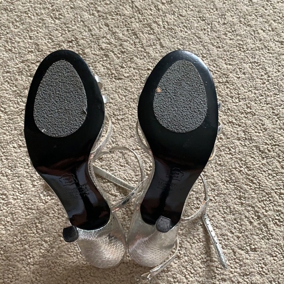 Strappy heels. - Picture 6 of 6